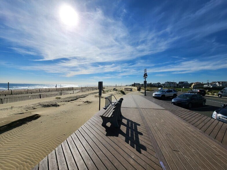 Building Photo - 815 E Curtis Ave