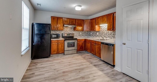 Building Photo - 46101 Lucca Way