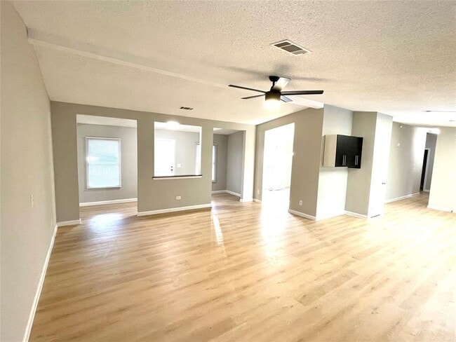 Building Photo - 128 Hall Dr S