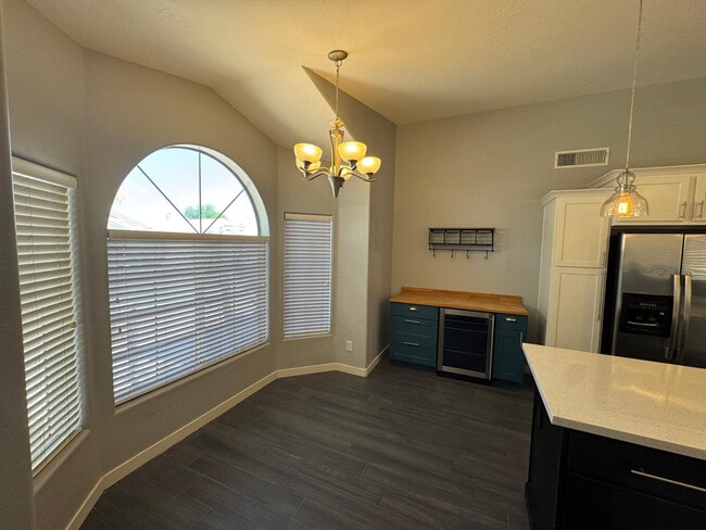 Building Photo - 24 S Willow Creek St