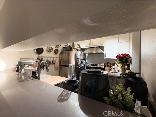 Building Photo - 532 N Rossmore Ave