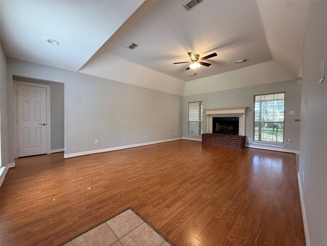 Building Photo - 1800 Carriage Run W