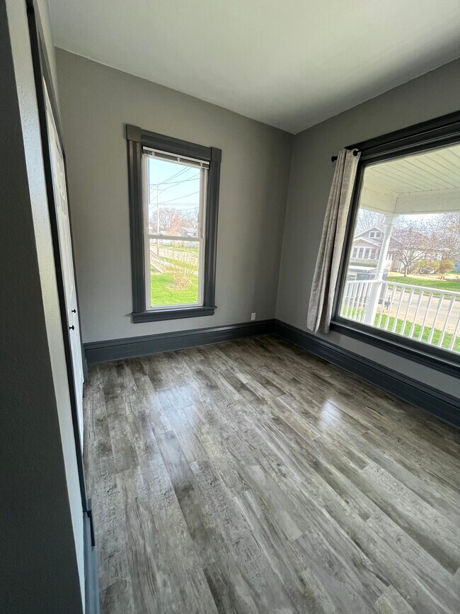 Building Photo - 532 Otter Ave