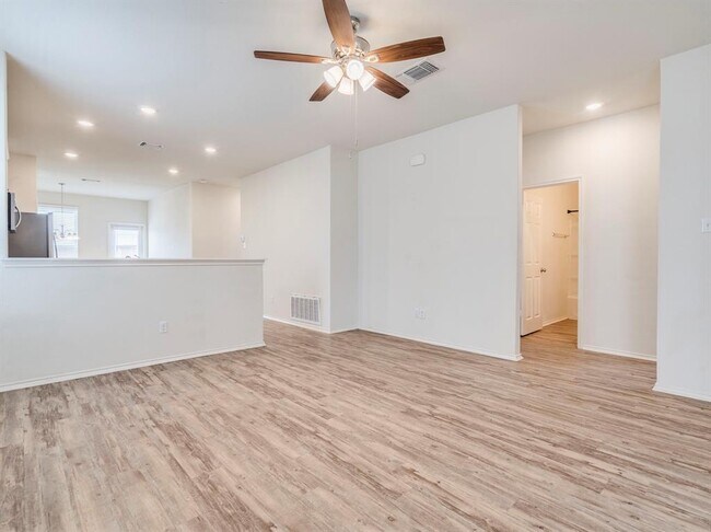 Building Photo - 790 Pepperbark Loop