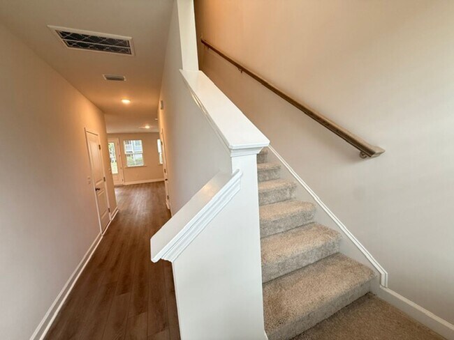 Building Photo - 467 Martins Creek Blvd