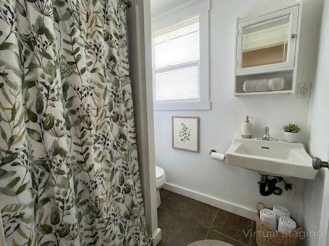 Building Photo - 201 16th St NE