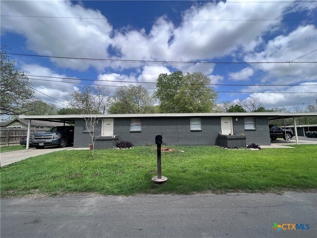 Building Photo - 1005 Hackberry St