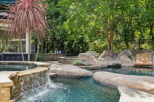 Building Photo - 783 Los Palos Manor