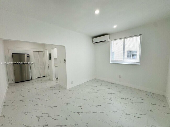 Building Photo - 856 SW 6th St