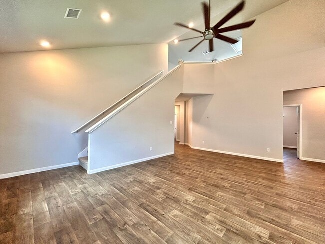Building Photo - Bright and Spacious 4/BR 3/BA Home with Pr...