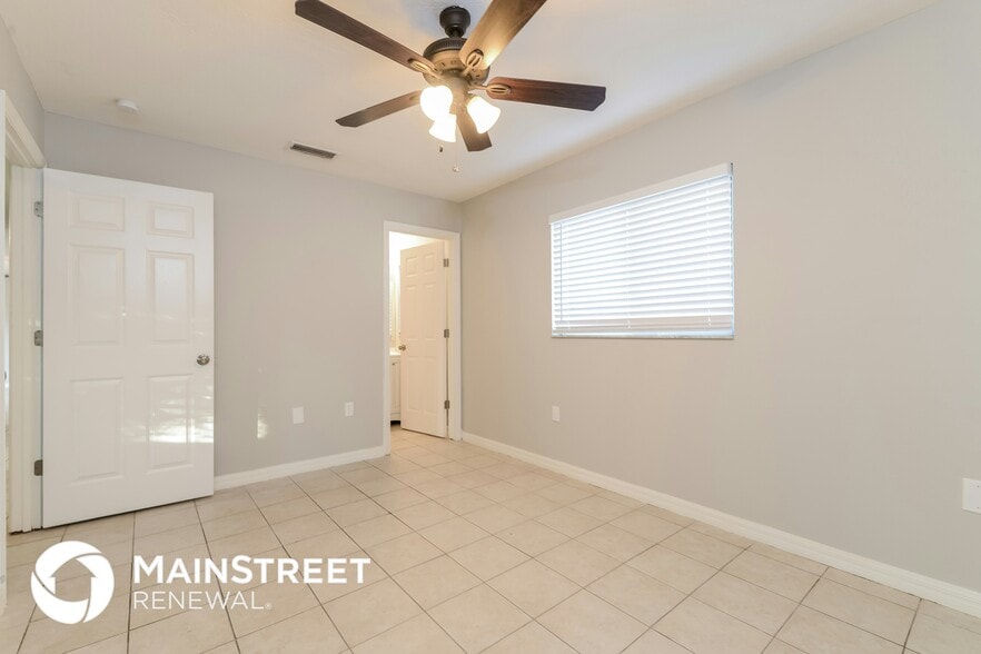 Building Photo - 1706 17th Ave Dr E