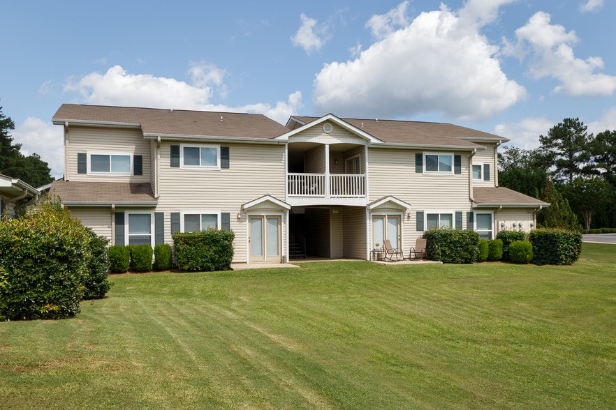 Building Photo - Ivy Green at the Shoals