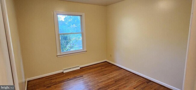 Building Photo - 45565 Camelot Ct