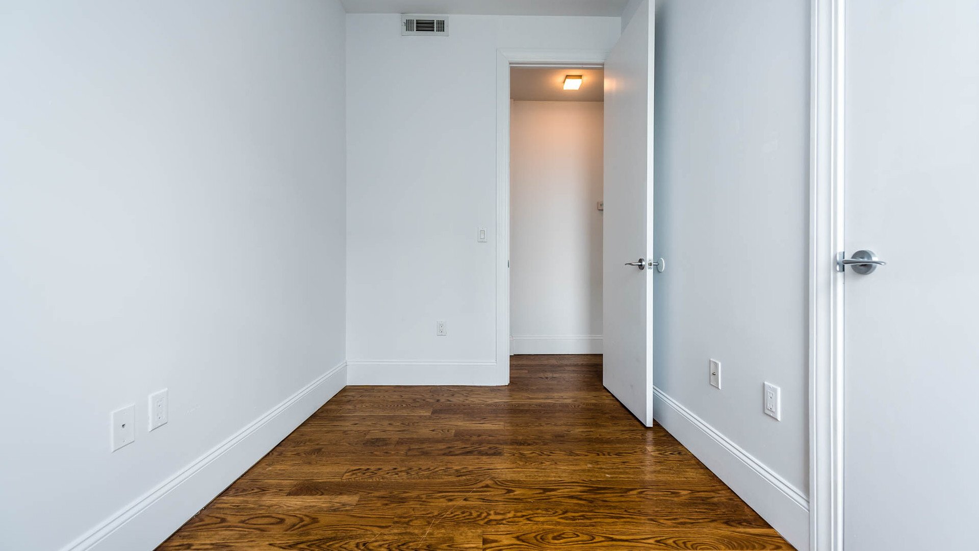 Building Photo - 16-25-25 Putnam Ave