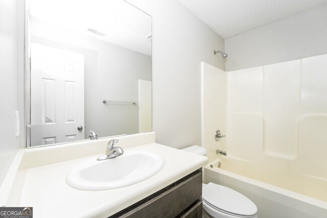 Building Photo - 400 Lexington Cir