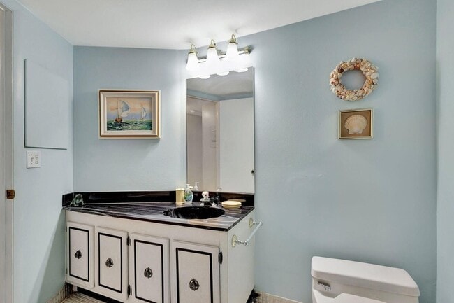 Building Photo - 2800 N Ocean Dr