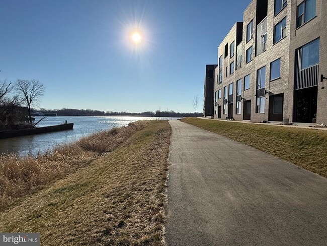 Building Photo - 3119 Pierview Ln