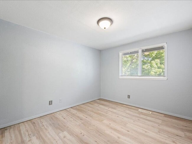 Building Photo - 8307 W Grand Ronde Pl