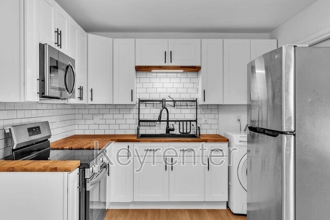 Building Photo - 316 Sky Dr