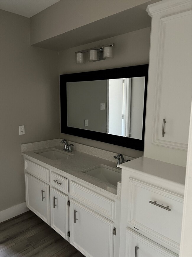 Building Photo - 511 Commerce St