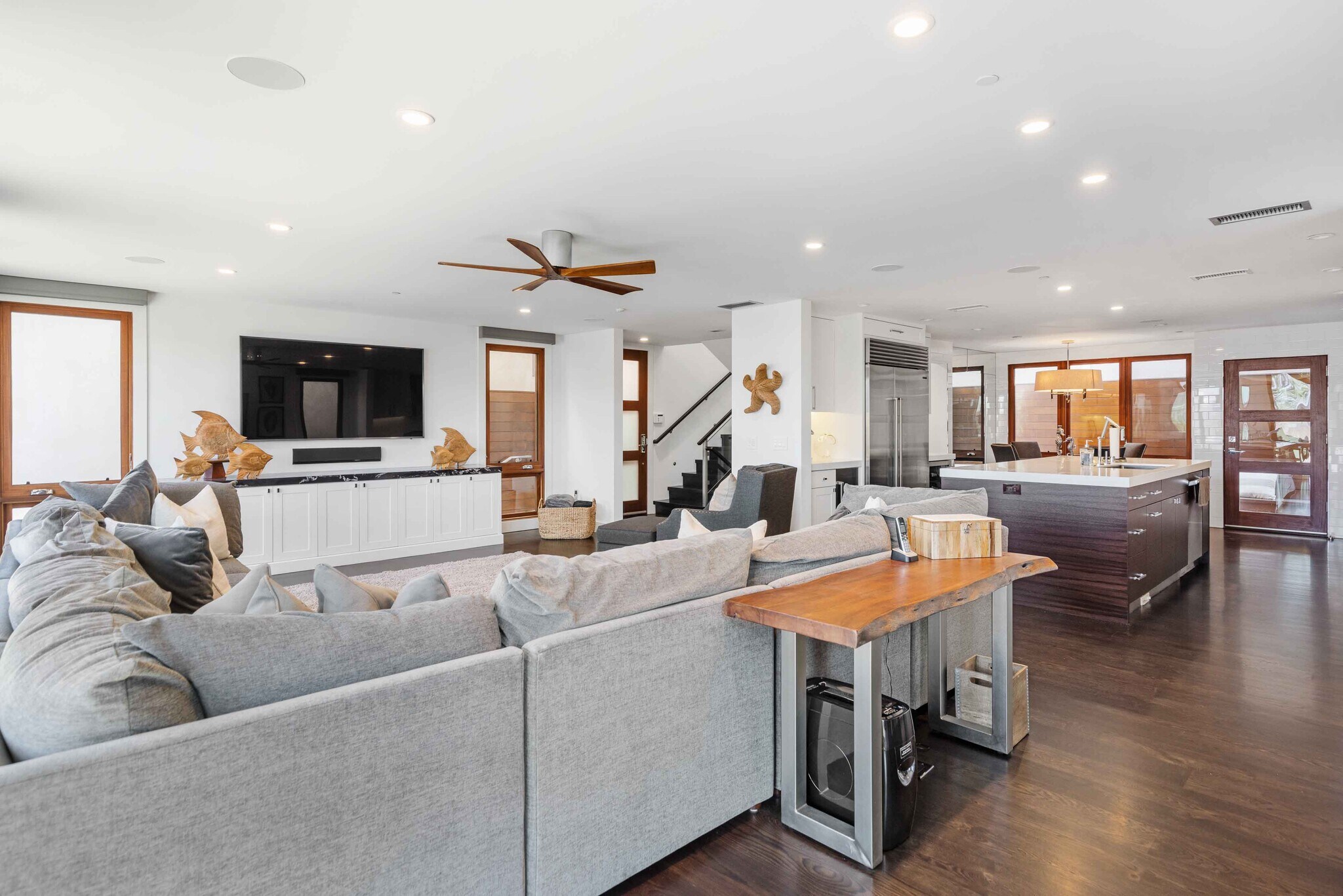 Building Photo - 716 Manhattan Ave