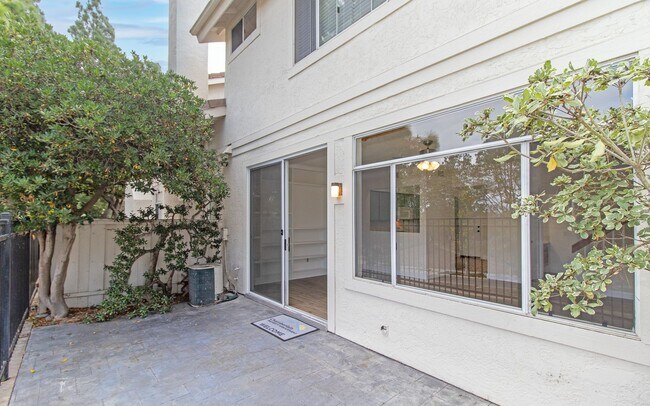 Building Photo - Home in the Community of Del Mar Highlands!