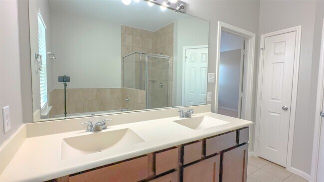 Building Photo - 4106 Mossy Pl Ln