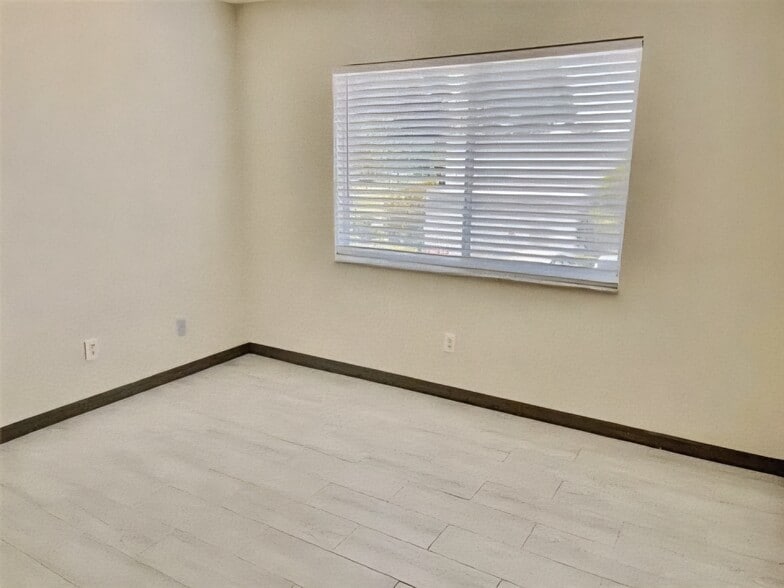 Building Photo - 831 N Keene Rd