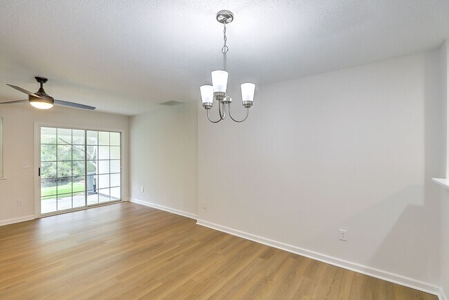 Building Photo - 8047 Shadow Oak Dr