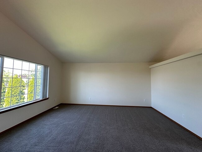 Building Photo - 419 N Arbutus Ave
