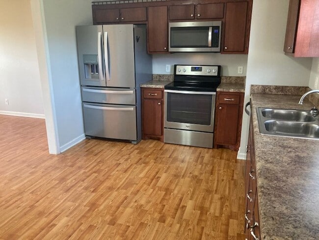 Building Photo - 122 Stonefield Cir