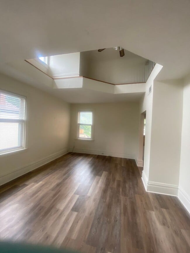 Primary Photo - Must see 2 Bed 1 Bath apartment in Bellevue
