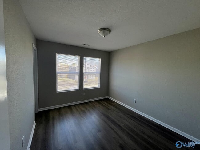 Building Photo - 228 Whitestone Dr NE