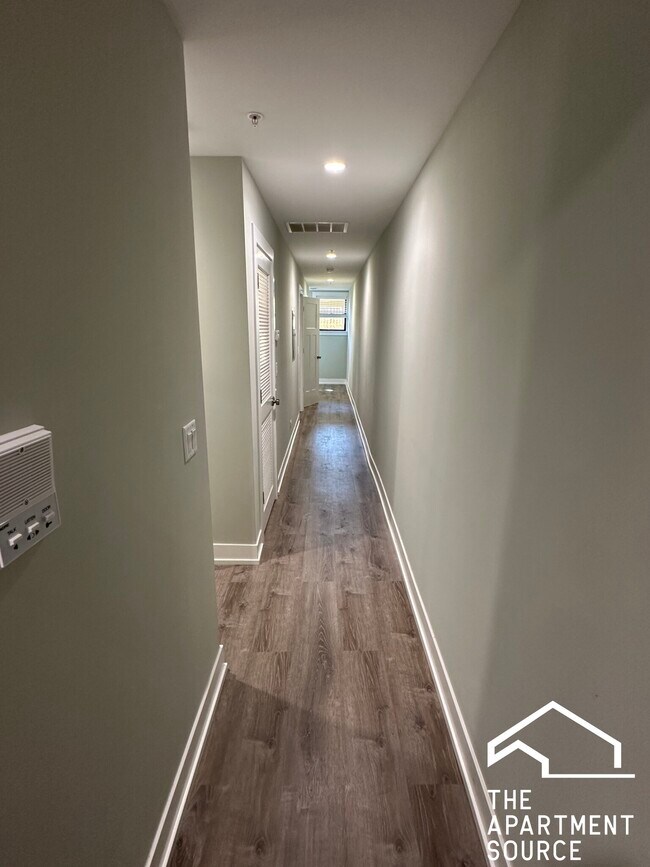 Building Photo - 1002 Crain St