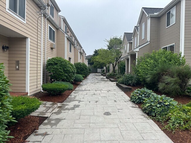 Building Photo - 54 Fairfield Park