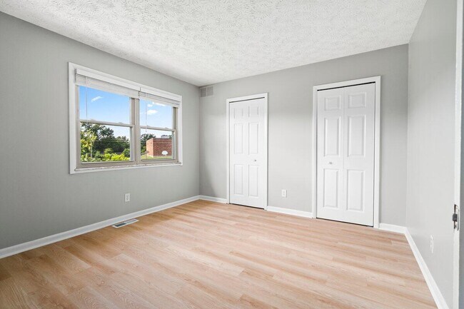 Building Photo - 3500 Warwick Dr