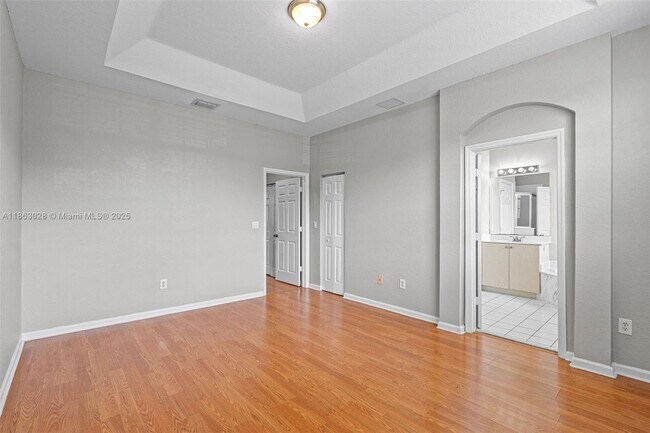 Building Photo - 623 NE 21st Terrace