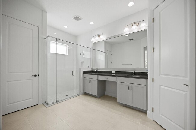 Building Photo - 15144 Wildwood Cir