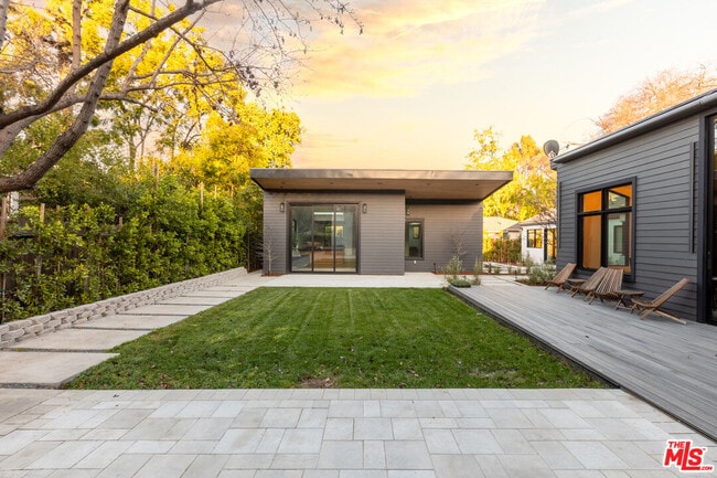 Building Photo - 1095 Chula Vista Pl