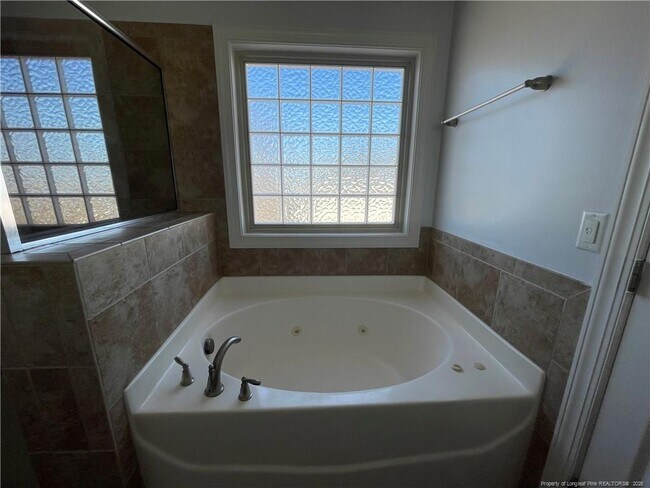 Building Photo - 86 Marquis Dr