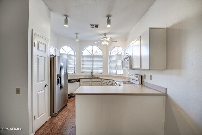 Building Photo - 11102 N 111th St