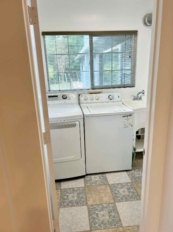 Building Photo - 1180 Sierra Vista Way