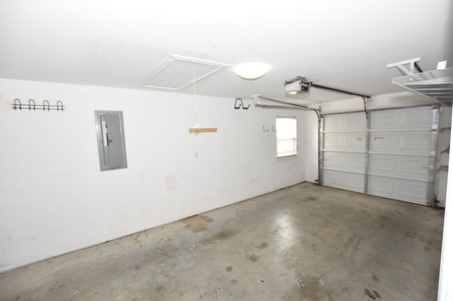 Building Photo - 4923 Krick St