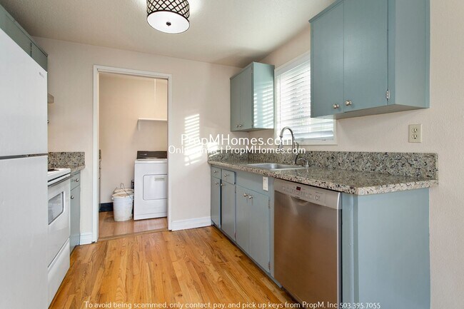 Building Photo - Charming 2 Bedroom Duplex in SW Portland!