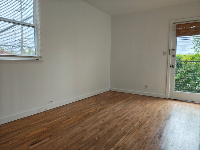 Building Photo - 250 3rd Ave