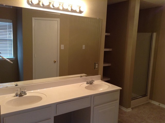 Building Photo - 413 Bretts Way