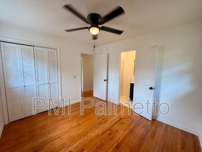 Building Photo - 1805 Carousel Cir