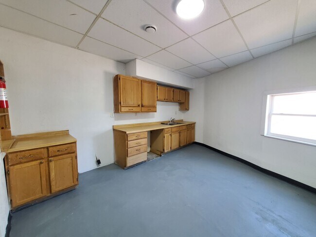 Building Photo - FOR RENT- Large UNIQUE open layout single ...