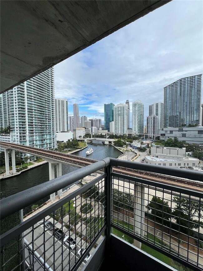 Building Photo - 690 SW 1st Ct