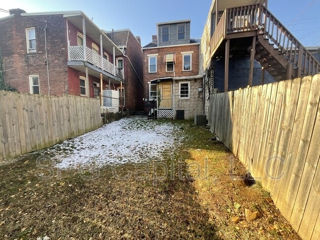 Building Photo - 305 N Newberry St